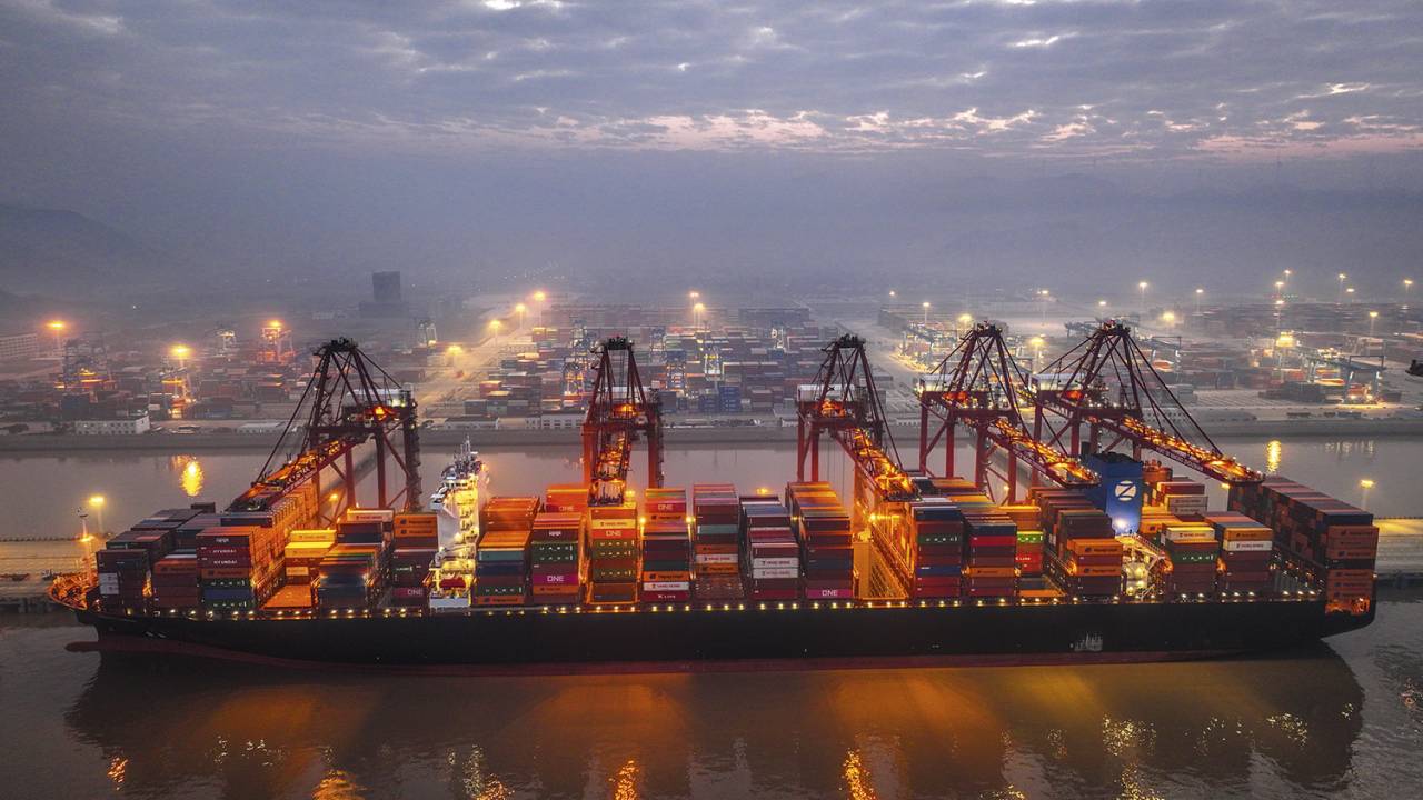 NEGÓCIOS - Porto de Ningbo-Zhoushan: alimentos, celulose e minérios