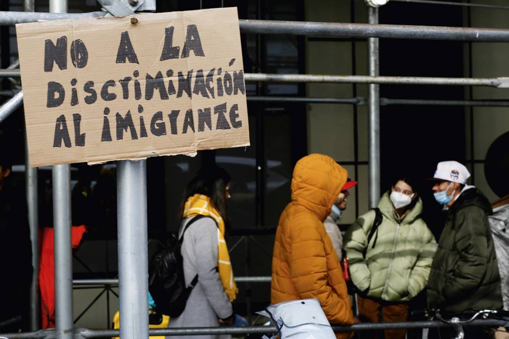 GettyImages-1460860151.jpg CRISE SOCIAL - Imigrantes em Nova York: massa de manobra política