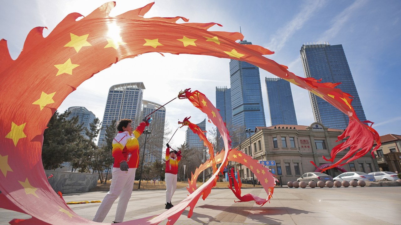 VOLTA POR CIMA - Tradicional Dança do Dragão: os chineses planejam crescer cerca de 5% em 2023