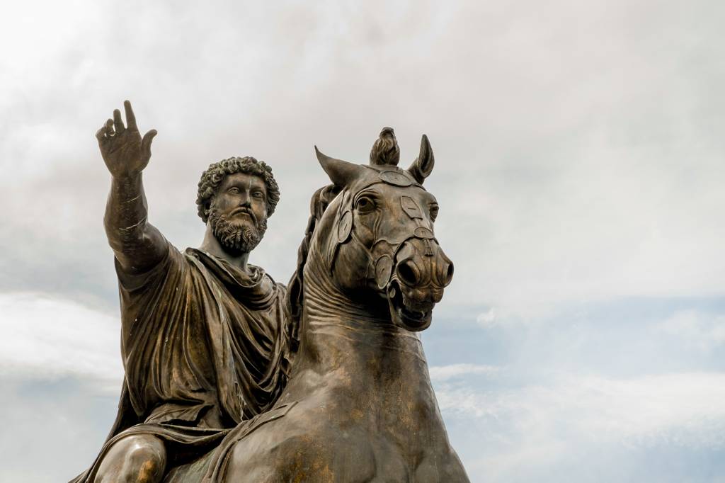 MARCO AURÉLIO, notável imperador que sucedeu a Adriano -