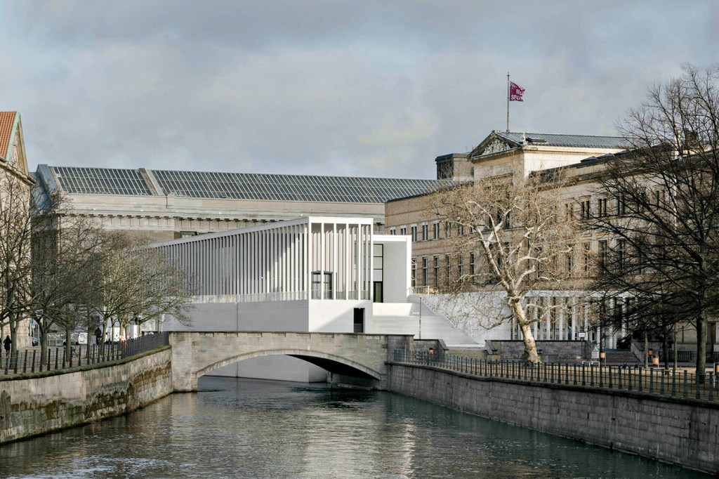HARMONIA - O elegante Neues Museum, em Berlim: a extensão à base de concreto não feriu os pilares do projeto original