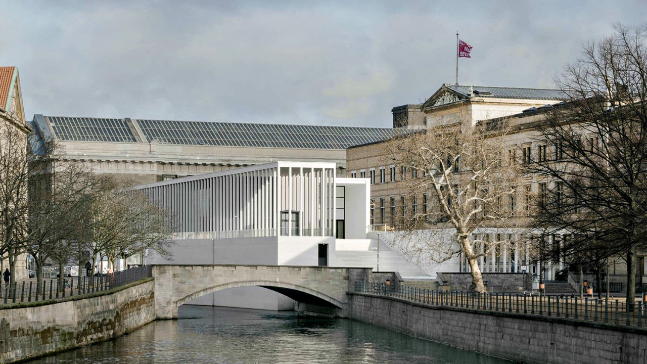 HARMONIA - O elegante Neues Museum, em Berlim: a extensão à base de concreto não feriu os pilares do projeto original