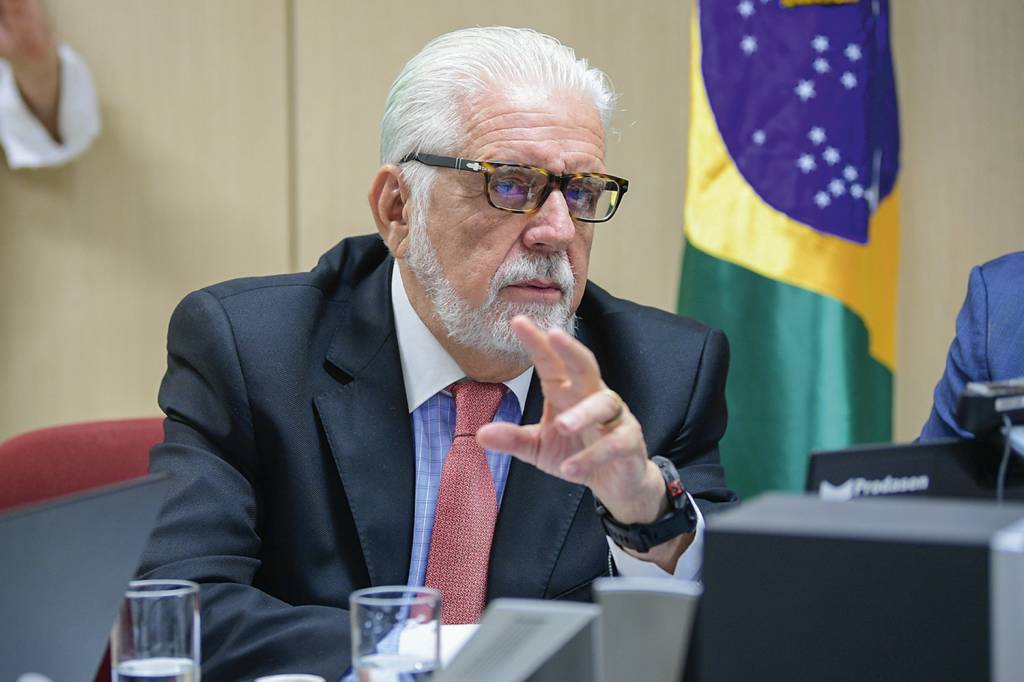 BOMBEIRO - Wagner: escalado por Lula para jogar água na fervura política