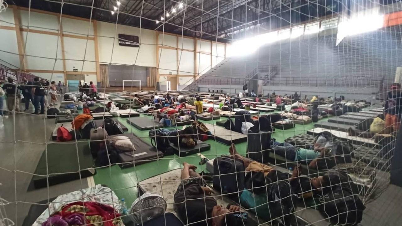 Os trabalhadores resgatados no ginásio Darcy Pozza, em Bento Gonçalves -