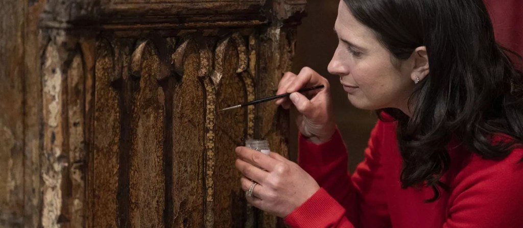 Restauração no Trono de Coroação na Capela de São Jorge da Abadia em preparação para a coroação de Charles em maio. 01/03/2023 -