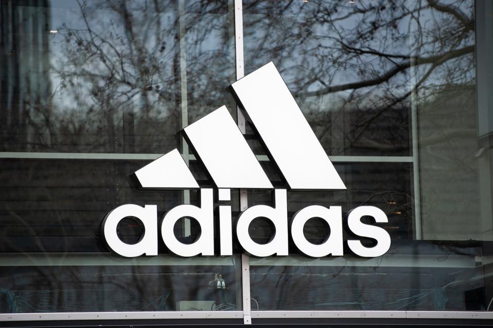 Adidas recua ao impedir Black Live Matter de usar design de três listras