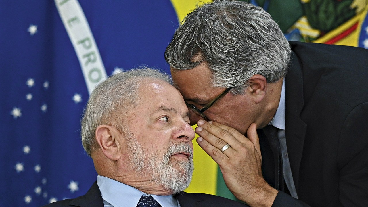 NÃO ESTÁ FÁCIL - Lula e Alexandre Padilha: esforço para construir base de apoio político no Congresso