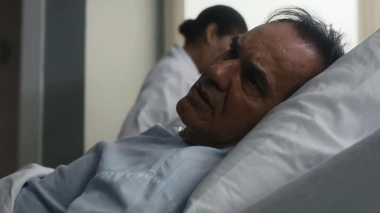 Guerra (Humberto Martins) em cena dramática no hospital