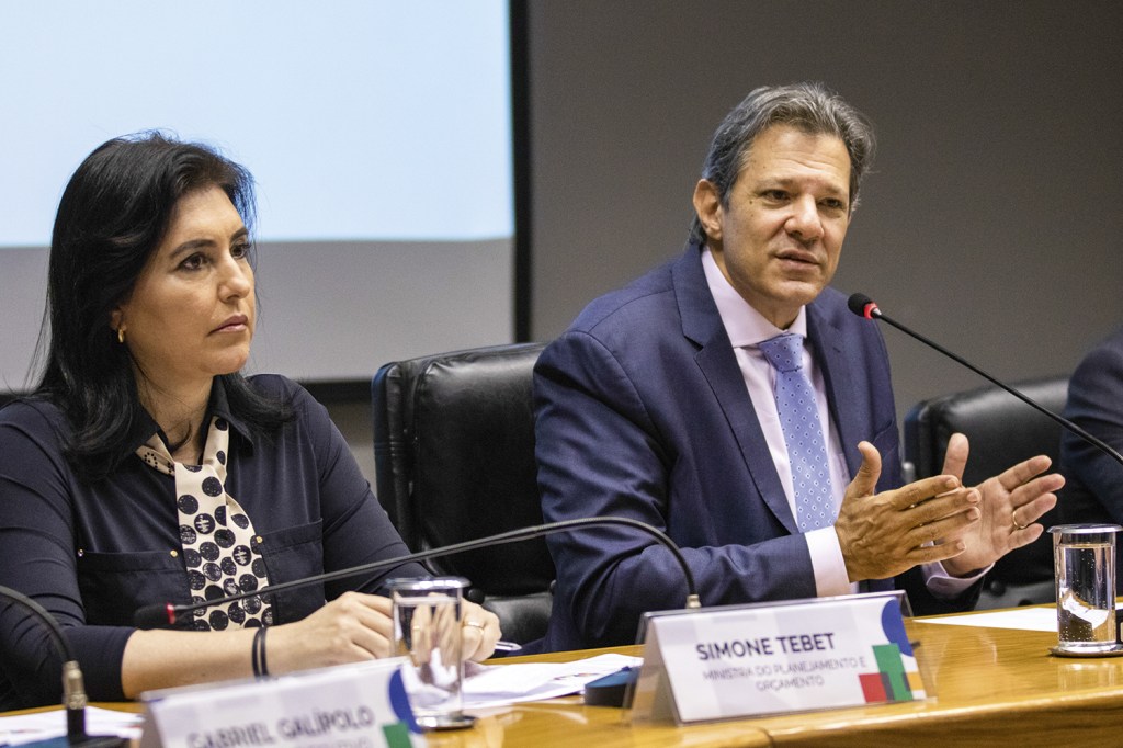 EQUILÍBRIO - Os ministros Simone Tebet e Fernando Haddad: plano vincula despesas públicas à receita