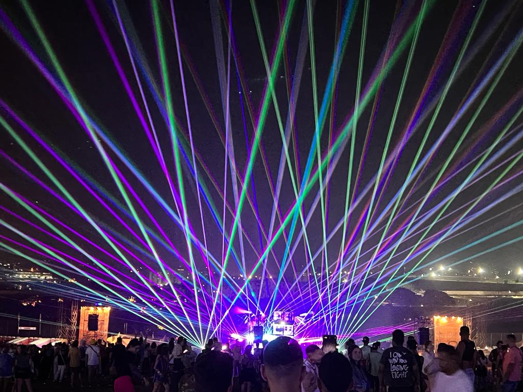 Show do Tame Impala no Lollapalooza Brasil 2023 abusou dos efeitos de laser