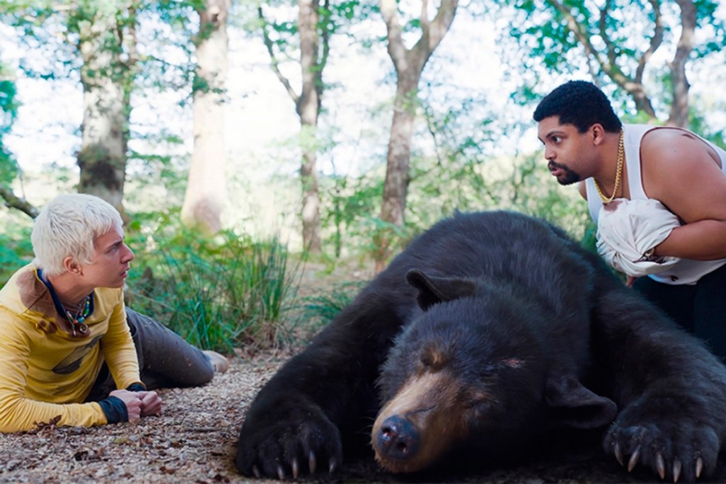 O Urso do Pó Branco - Trailer 1 Oficial (Universal Pictures) HD