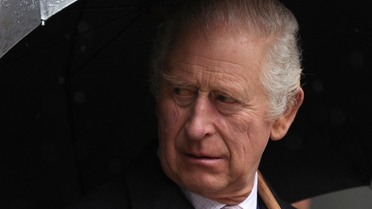 Rei Charles III apoia pesquisa que evidência vinculo da família real a escravidão