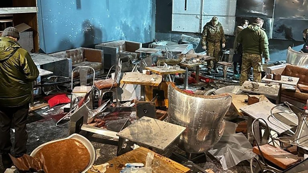 Russian investigators inspect the 'Street bar' cafe damaged in a blast in Saint Petersburg on April 2, 2023. - A leading Russian military blogger was killed on April 2, 2023 in an explosion at a cafe in Russia's second-largest city of Saint Petersburg, the interior ministry said. "One person was killed in the incident. He was military correspondent Vladlen Tatarsky," the ministry said on Telegram. (Photo by Handout / Investigative Committee of Russia / AFP) / RESTRICTED TO EDITORIAL USE - MANDATORY CREDIT "AFP PHOTO / Investigative Committee of Russia / handout" - NO MARKETING NO ADVERTISING CAMPAIGNS - DISTRIBUTED AS A SERVICE TO CLIENTS