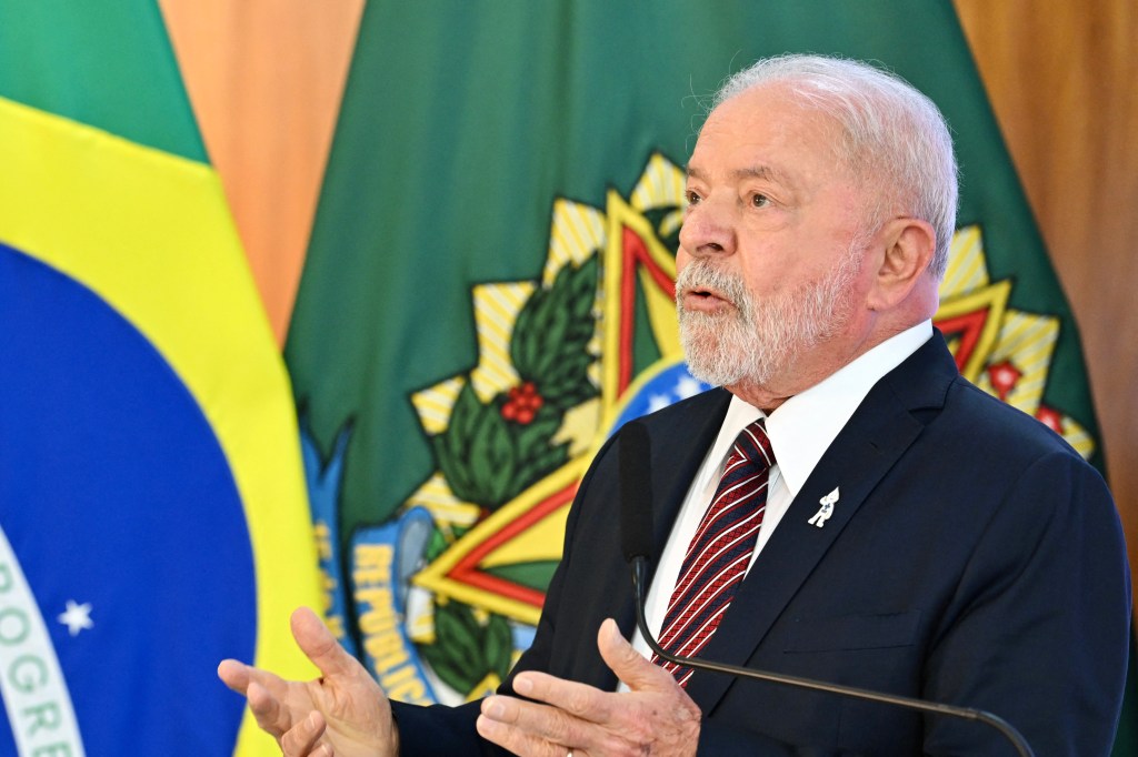 Ida do presidente a Portugal gera incômodo a ala de ultradireita: ato contra a presença de Lula no país marcado para 25 de abril em frente ao Parlamento, em Lisboa