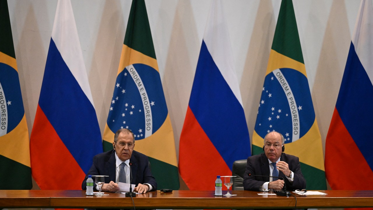 Russian Foreign Minister Sergey Lavrov (L) speaks during a joint press conference with his Brazilian counterpart Mauro Vieira (R) at Itamaraty Palace in Brasilia on April 17, 2023. (Photo by EVARISTO SA / AFP)