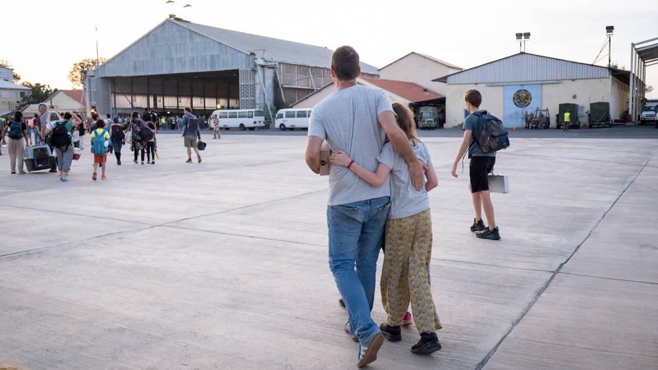 This handout photograph taken on April 23, 2023 and released by the MEAE (French Ministry of Europe and Foreign Affairs), shows French and other nationalities people as they disembark at French military air base in Djibouti during the "RESEVAC/Sagittaire" evacuation of around 100 people from Sudan on the first French flight out of the war-hit country after a "complicated" rescue operation. - A hundred French nationals and other nationalities have already been evacuated from Sudan by France and another hundred are expected to follow, the French Ministries of Foreign Affairs and Armed Forces said on April 23, 2023. (Photo by Jonathan Sarago / MINISTRY OF EUROPE AND FOREING AFFAIRS / AFP) / RESTRICTED TO EDITORIAL USE - MANDATORY CREDIT "AFP PHOTO / - NO MARKETING NO ADVERTISING CAMPAIGNS - DISTRIBUTED AS A SERVICE TO CLIENTS - NO ARCHIVE
