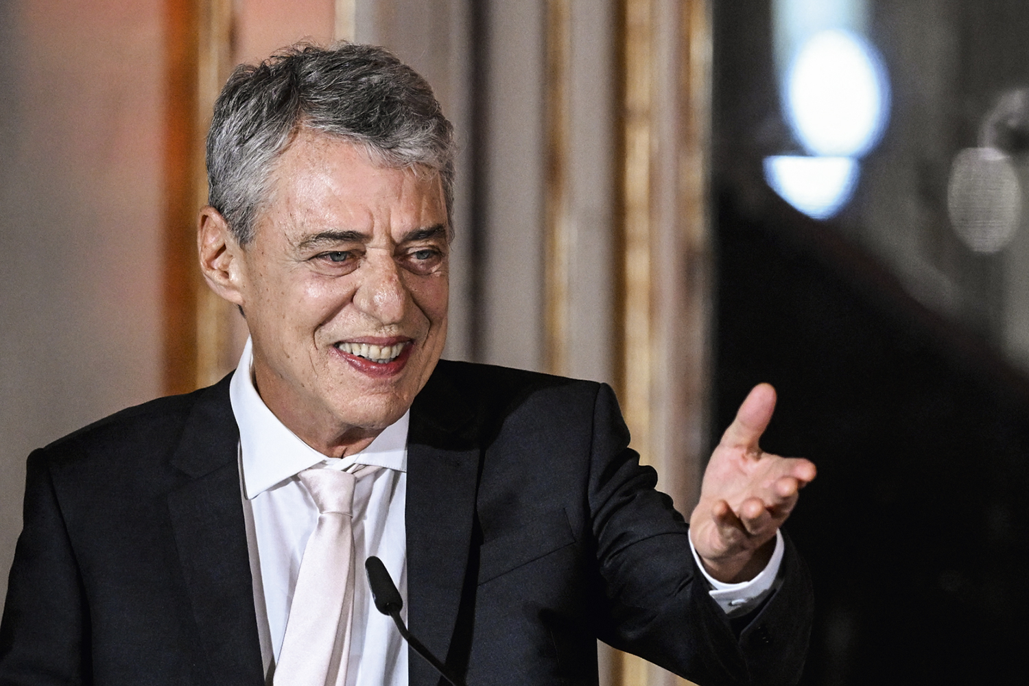 Justiça impõe medida após declarações de Ratinho e Thiago Asmar sobre Chico Buarque