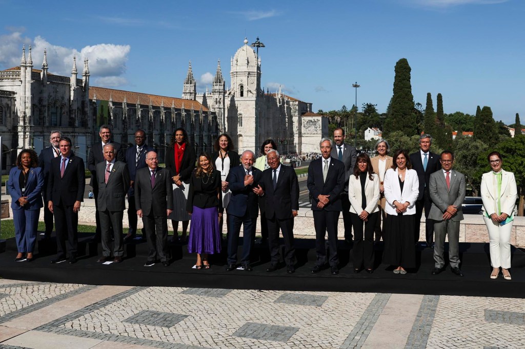 O presidente Lula, seus ministros e o primeiro-ministro de Portugal, Antonio Costa