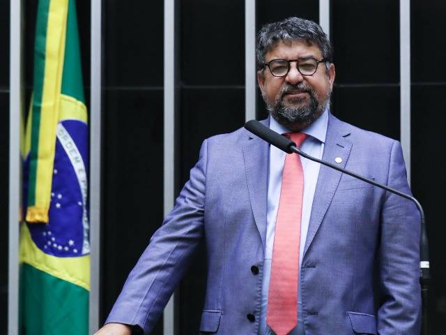 Cacique petista quer fundo soberano para recursos do petróleo no RJ