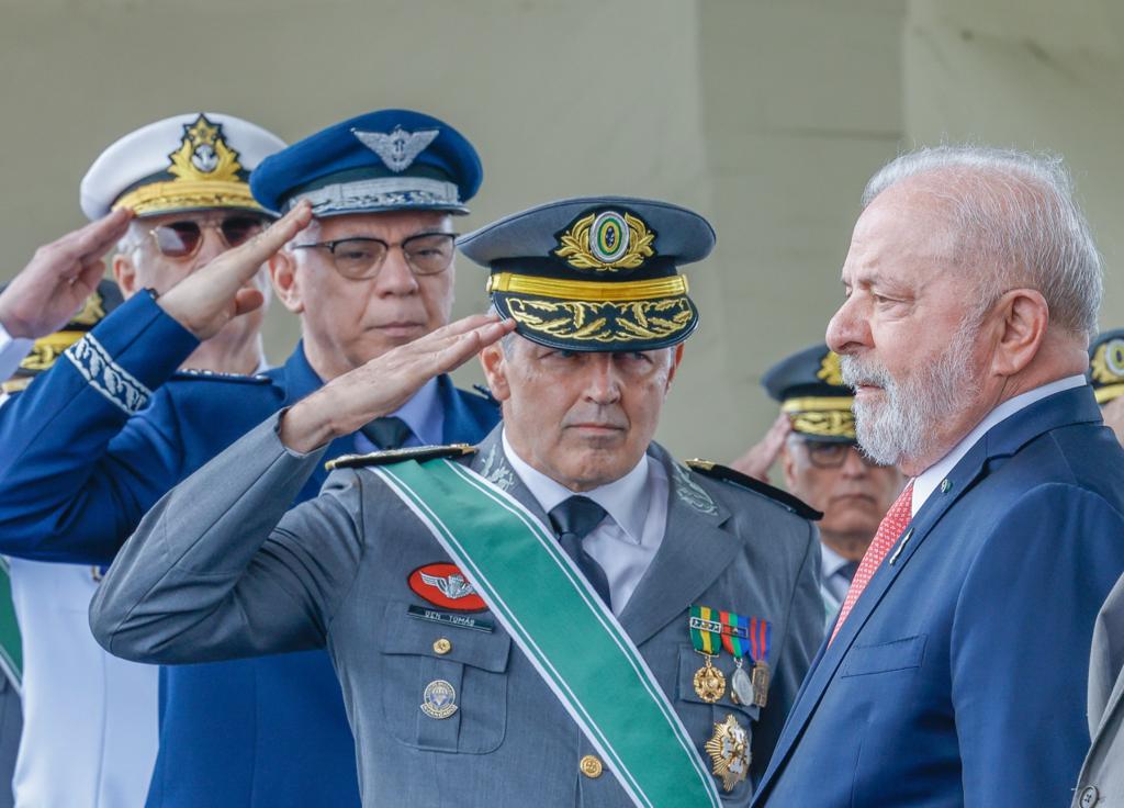 Os quatro pontos da reuni o de Lula com os chefes das For as