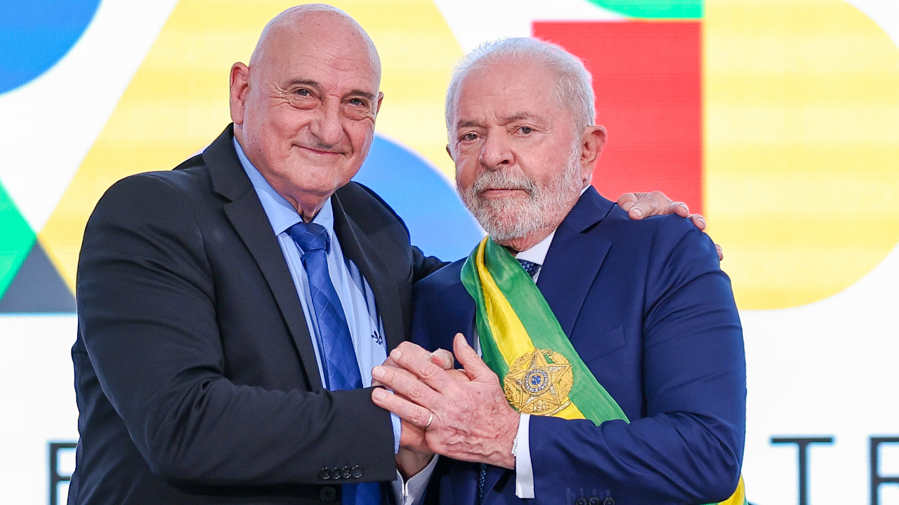 O presidente Luiz Inácio Lula da Silva e o general Marco Edson Gonçalves Dias, agora ex-ministro do Gabinete de Segurança Institucional