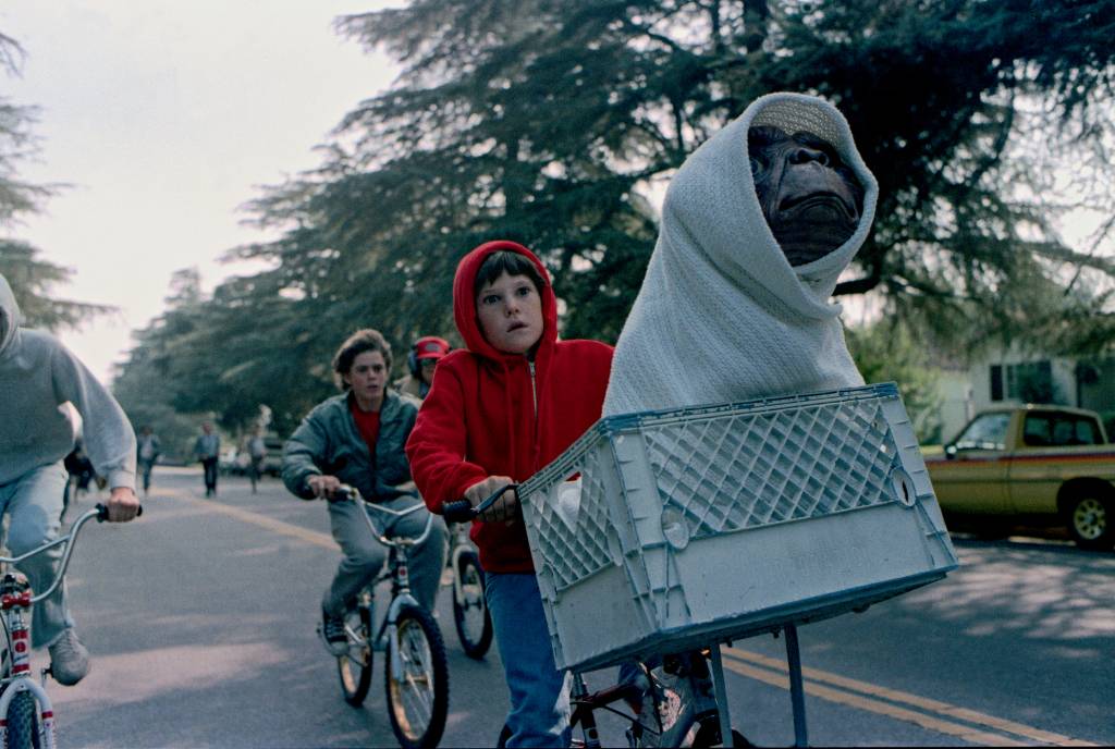 FANTASIA - A famosa cena das bikes do sucesso E.T.: imaginário que voa longe