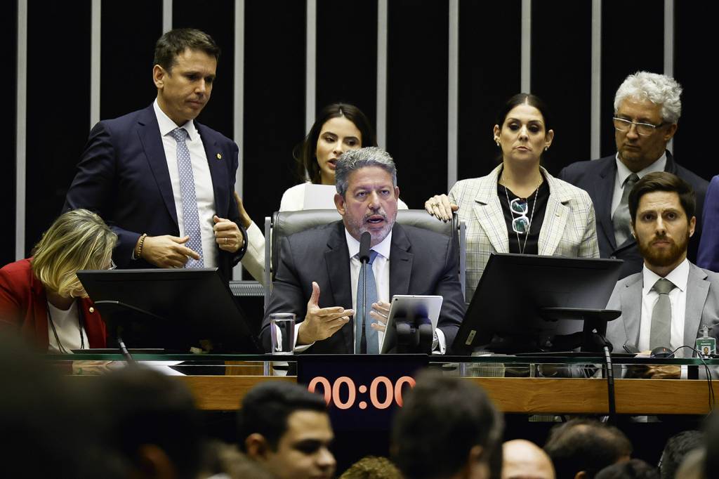 ARTHUR-LIRA_PL-FAKE-NEWS-2023-8.jpeg JOGO PESADO - Lira: o presidente da Câmara mudou estratégia e aprovou urgência em votação