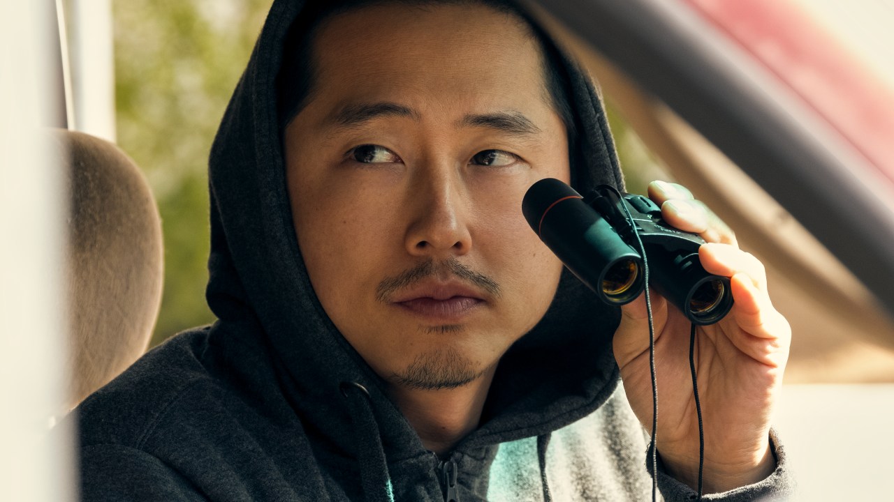 Steven Yeun como Danny na série 'Treta', da Netflix