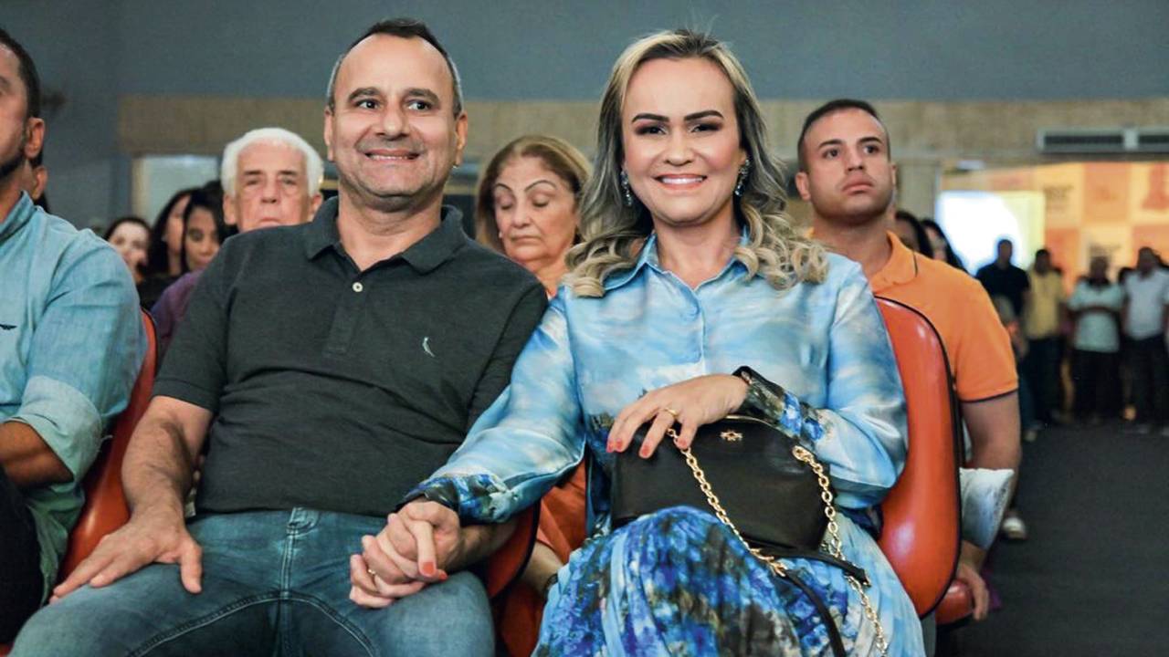LAÇOS DE FAMÍLIA - Waguinho e a ministra Daniela: de saída do União Brasil