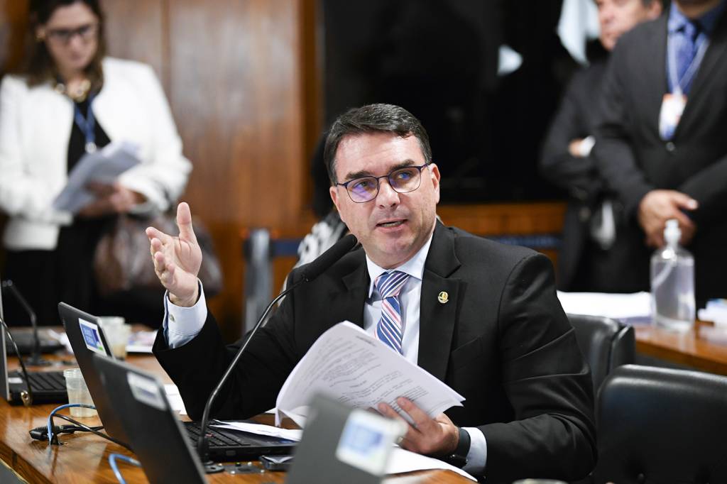 POSTULANTE - Flávio: filho Zero Um de Bolsonaro, o senador é cogitado para primeiro teste majoritário do clã após 2022
