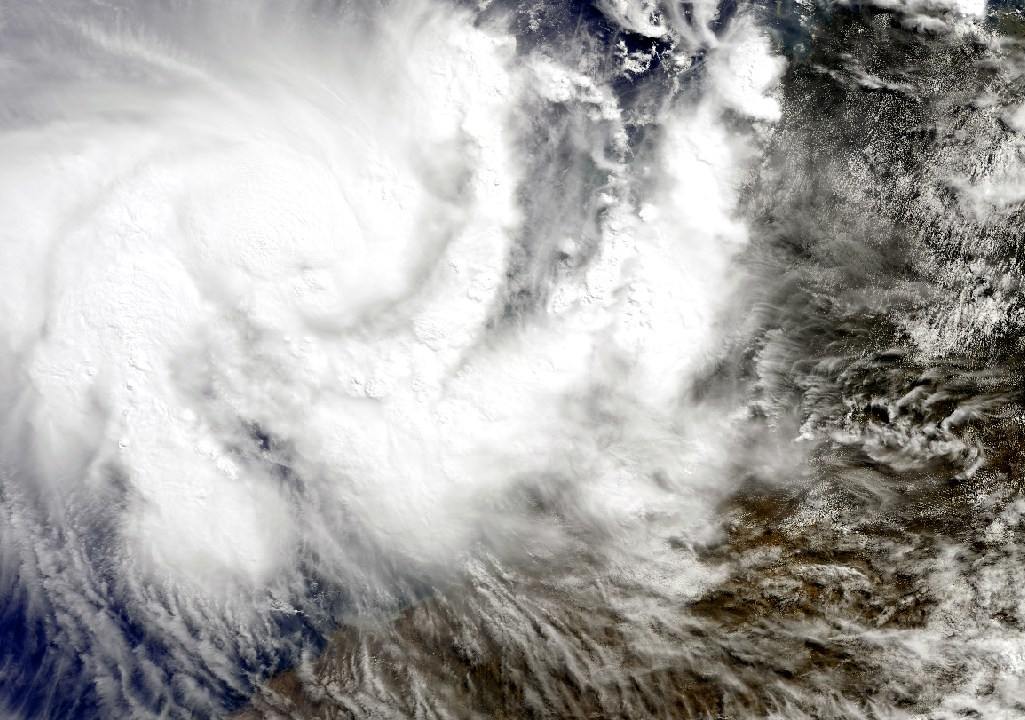 Uma visão do ciclone tropical Ilsa sobre a costa noroeste da Austrália, vista pelo satélite Copernicus Sentinel3. Espera-se que chegue ao continente ainda esta semana. 12/04/2023 -