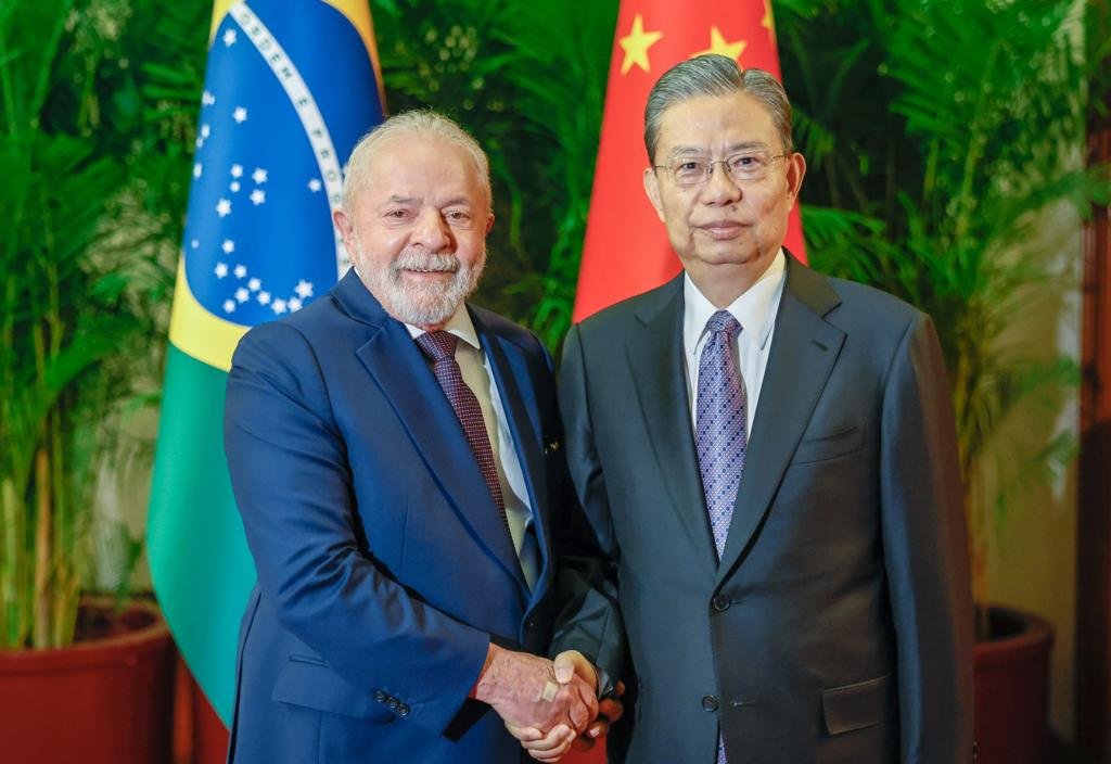 O presidente Lula e Zhao Leji, líder da Assembleia Nacional da China, durante encontro em Pequim. 14/04/2023 -