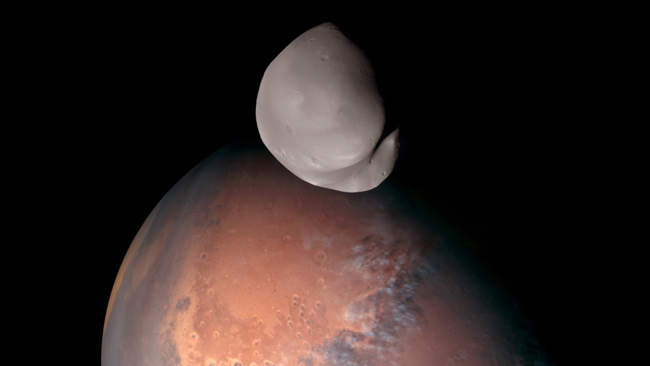 Composição de imagens de Deimos, a menor lua marciana