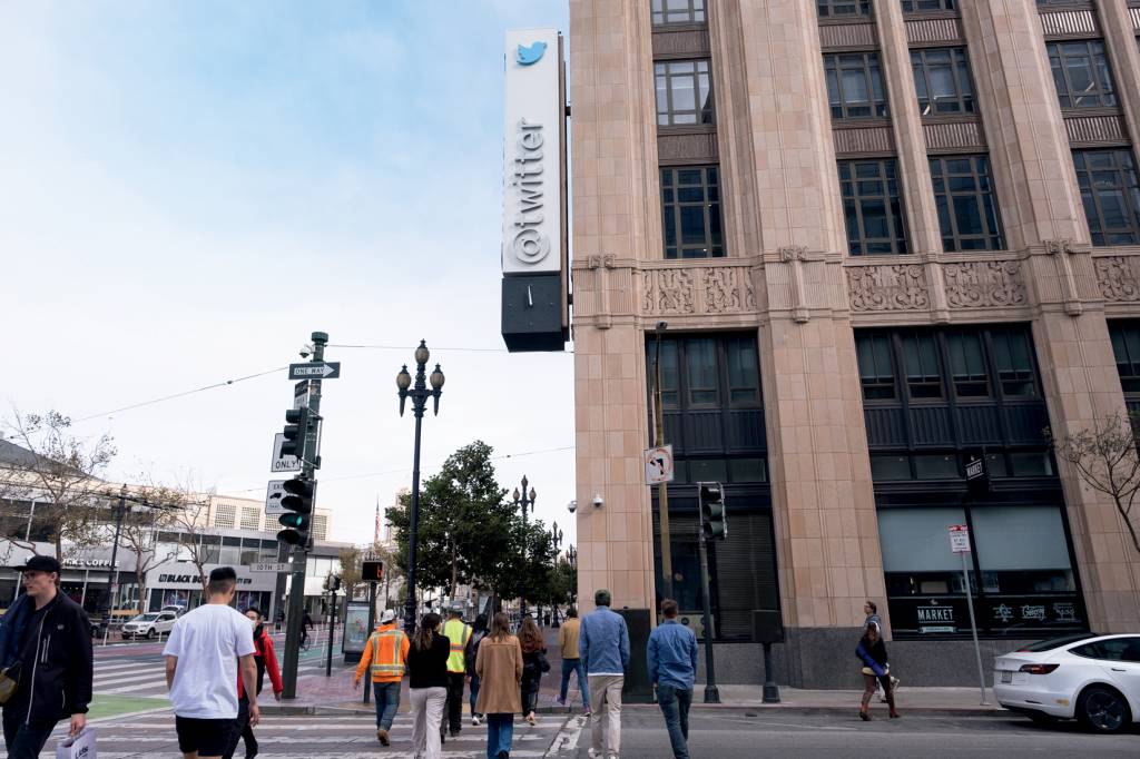 Twitter Reportedly To Cut 50 Percent Of Its Workforce, Under New Elon Musk Ownership NOVA DIREÇÃO - Sede do Twitter, em San Francisco: espaço para intolerância