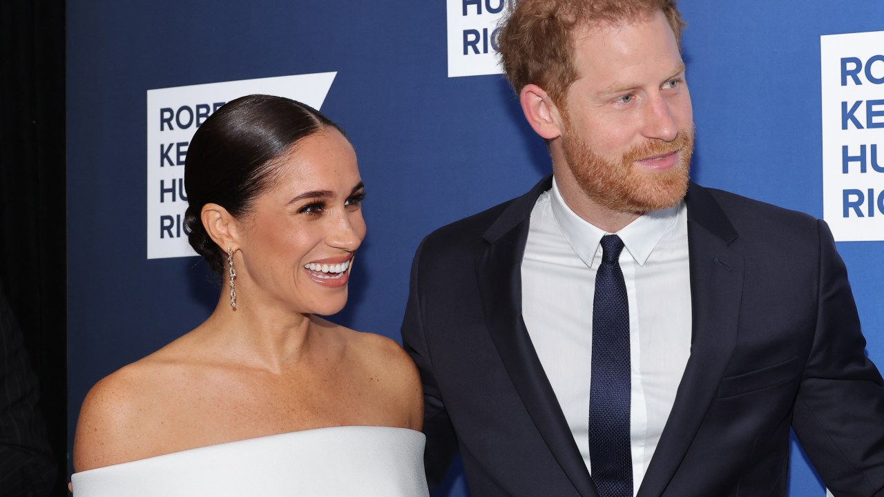 NEW YORK, NEW YORK - DECEMBER 06 Meghan, Duchess of Sussex and Prince Harry, Duke of Sussex attend the 2022 Robert F. Kennedy Human Rights Ripple of Hope Gala at New York Hilton on December 06, 2022 in New York City. (Photo by Mike Coppola/Getty Images for 2022 Robert F. Kennedy Human Rights Ripple of Hope Gala)