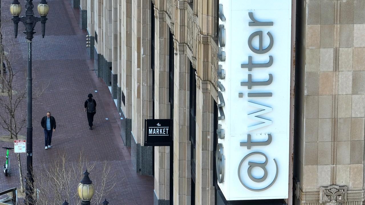 Twitter começa a remover selo de verificação do usuários não pagantes