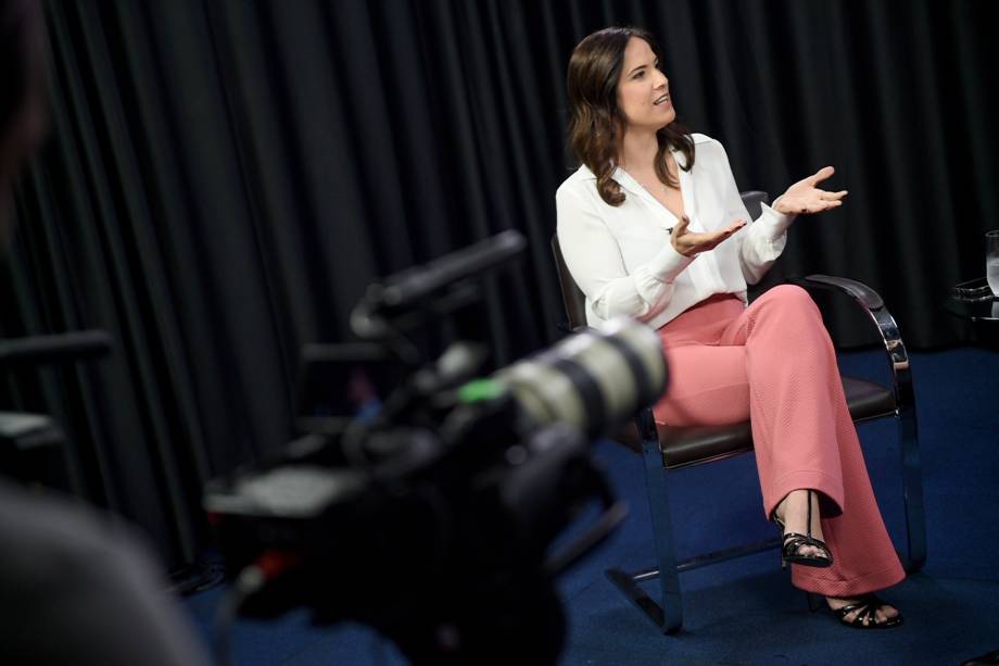 A jornalista Clarissa Oliveira durante a gravao do programa Amarelas On Air, de Veja