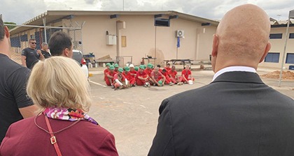 Rosa Weber e Alexandre de Moraes visitam golpistas presos na Papuda.