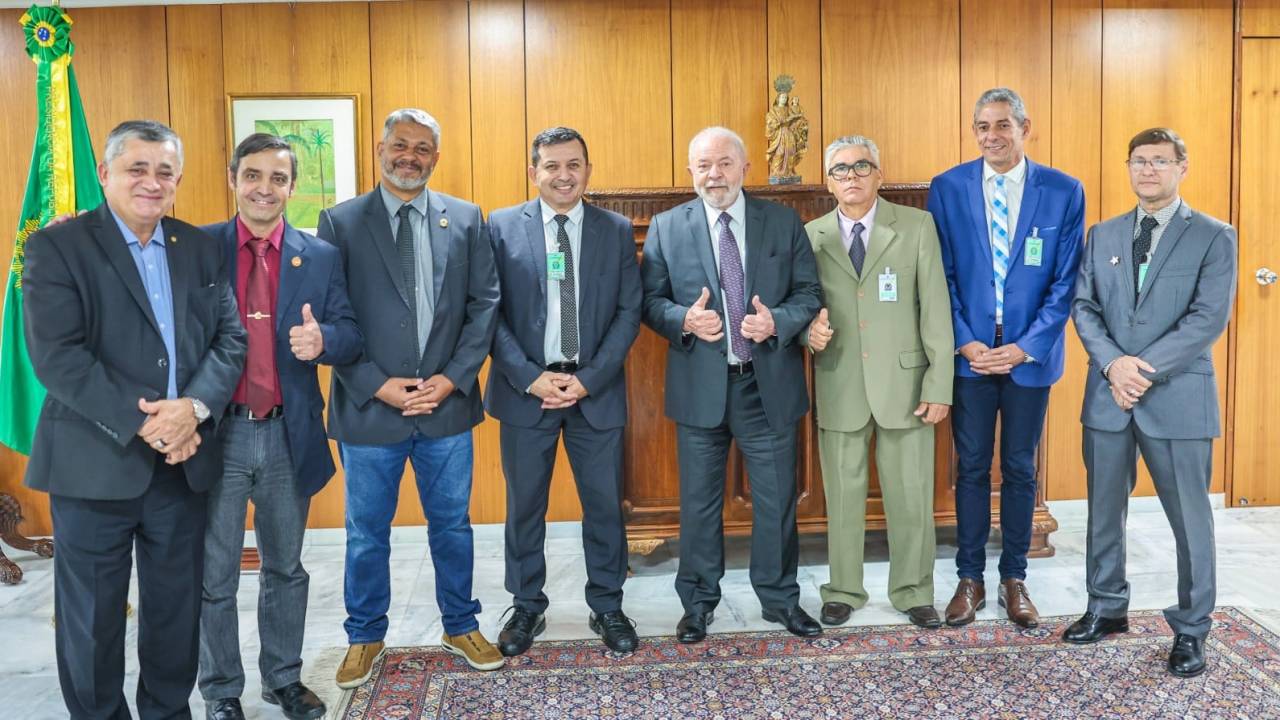 ENCONTRO - Reunião com Lula e praças veteranos do Exército aconteceu no Planalto em março