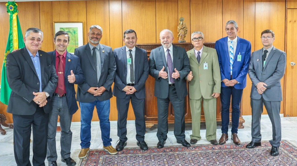 ENCONTRO - Reunião com Lula e praças veteranos do Exército aconteceu no Planalto em março