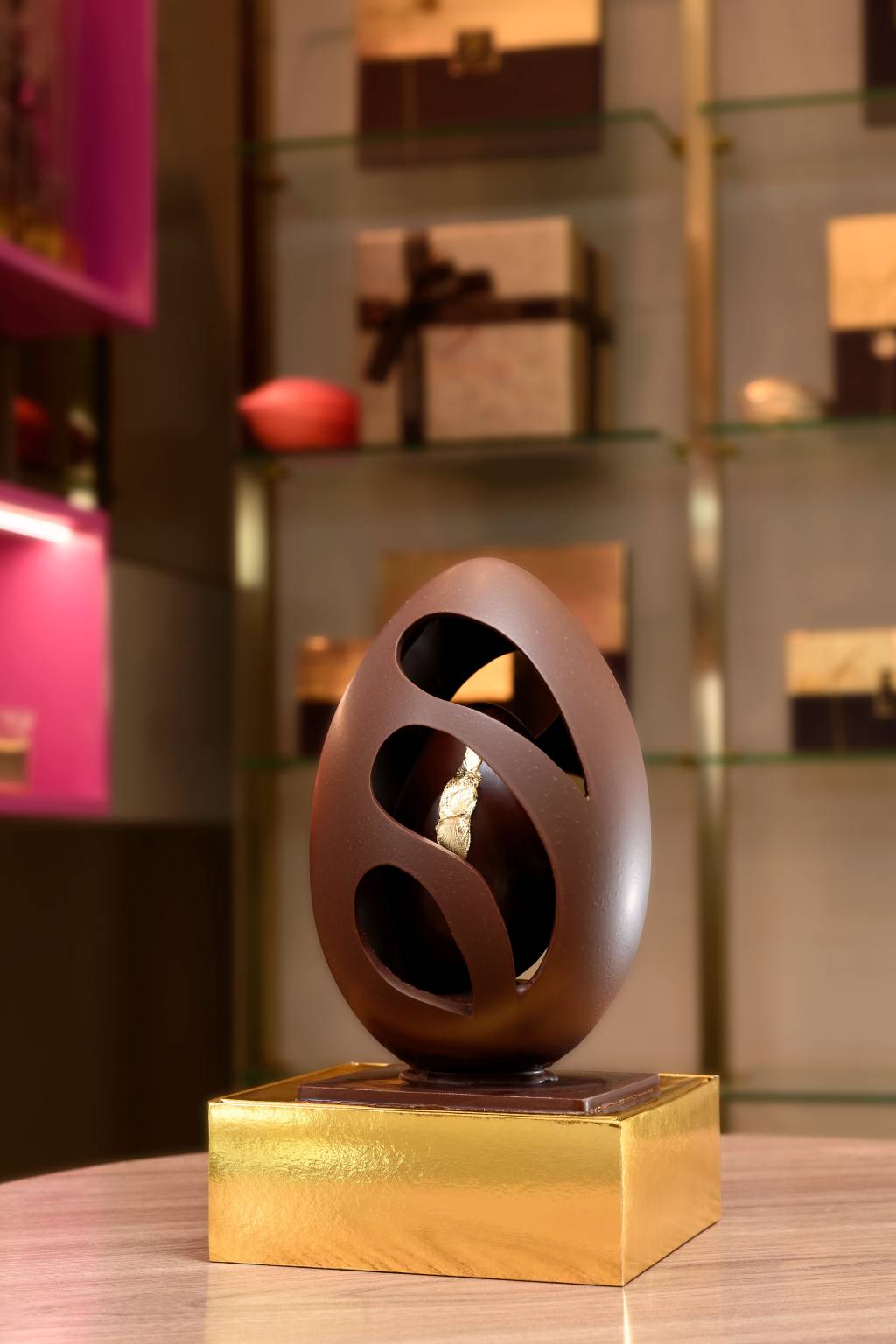 Ovo da Chocolat du Jour inspirado no luxo dos ovos Fabergé