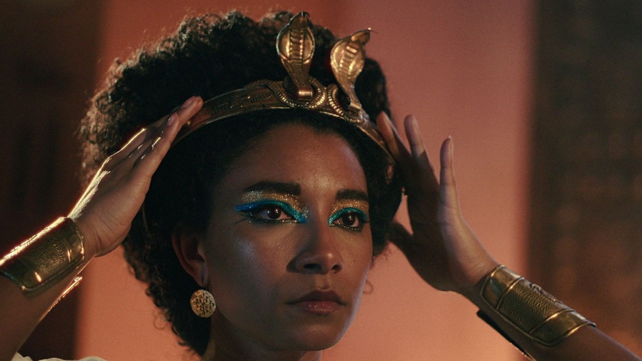 Adele James como Cleópatra em nova série documental da Netflix