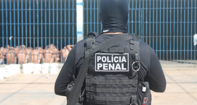 INVERSÃO - Agentes paulistas possuem salários mais baixos e lidam com a maior população carcerária do Brasil