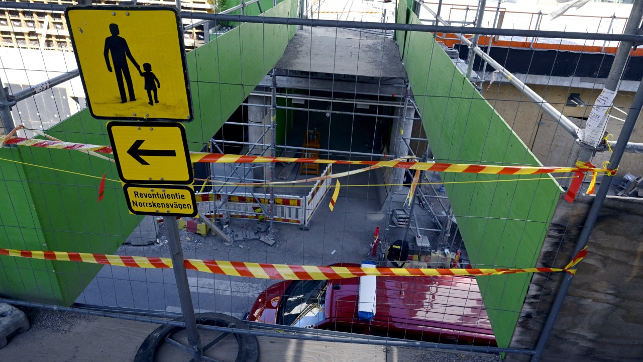 Barrier tape is fixed at the site of an accident in which around 27 people, a majority of them children, were injured on May 11, 2023 in Espoo, Finland, when a pedestrian bridge collapsed. (Photo by Jussi Nukari / Lehtikuva / AFP) / Finland OUT