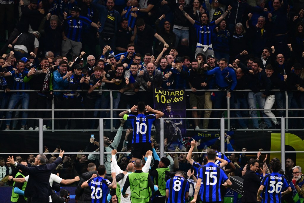 Inter Milan's Argentinian forward Lautaro Martinez (C) celebrates after opening the scoring during the UEFA Champions League semi-final second leg football match between Inter Milan and AC Milan on May 16, 2023 at tyhe Giuseppe-Meazza (San Siro) stadium in Milan. (Photo by Marco BERTORELLO / AFP)