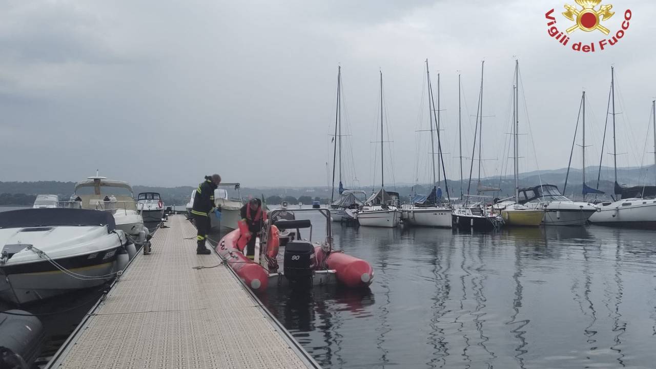 This handout photo taken on May 28, 2023, and released by the Vigili Del Fuoco Press Office on May 29, 2023, shows the recovery operation after a boat carring both Italian and foreign tourists overturned on Italy's Lake Maggiore, which lies on the south side of the Alps. Four people died when a boat carrying tourists overturned on Lake Maggiore in strong winds, Italy's fire brigade said on May 29, 2023. The boat tipped over on May 28, evening off Lisanza, at the southern end of the lake in northern Italy, after the weather suddenly turned stormy. Around 20 survivors were rescued by passing boats or swam to shore, Italian media said. (Photo by Handout / VIGILI DEL FUOCO / AFP) / RESTRICTED TO EDITORIAL USE - MANDATORY CREDIT "AFP PHOTO / VIGILI DEL FUOCO PRESS OFFICE " - NO MARKETING NO ADVERTISING CAMPAIGNS - DISTRIBUTED AS A SERVICE TO CLIENTS