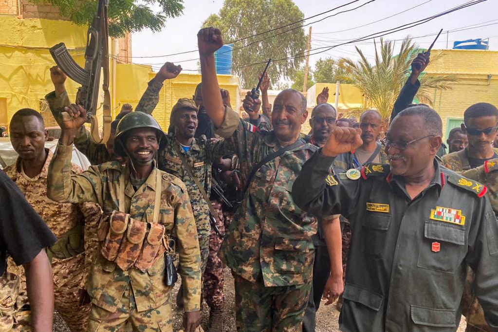 This picture released on the Sudanese Army's Facebook page on May 30, 2023, shows army chief Abdel Fattah al-Burhan cheering with soldiers as he visits some of their positions in Khartoum. Fighting flared again in Sudan on May 30 despite the latest ceasefire pledges of warring generals meant to allow desperately needed aid to reach besieged civilians. Both the army and the paramilitary Rapid Support Forces formally agreed a day earlier to extend by five days a US and Saudi-brokered humanitarian truce that was frequently violated over the past week. (Photo by SUDAN'S ARMED FORCES FACEBOOK PAGE / AFP) / == RESTRICTED TO EDITORIAL USE - MANDATORY CREDIT "AFP PHOTO / HO / SUDAN'S ARMED FORCES FACEBOOK PAGE' - NO MARKETING NO ADVERTISING CAMPAIGNS - DISTRIBUTED AS A SERVICE TO CLIENTS