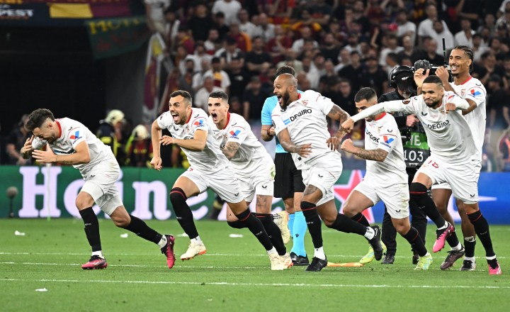 Roma e Sevilla eliminam Bayer e Juventus nas semifinais e decidem título da  Liga Europa - ISTOÉ Independente