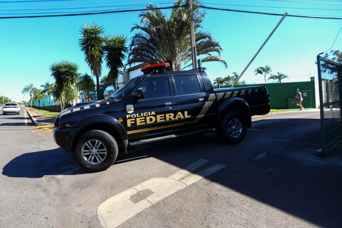 Brasília (DF), 03/05/2023 – Polícia Federal faz busca e apreensão na casa do ex-presidente Jair Bolsonaro. Foto: Marcelo Camargo/Agência Brasil