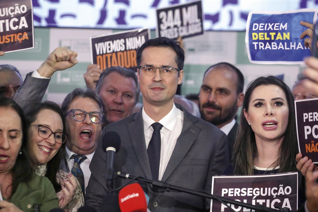 DERROTA - O agora ex-parlamentar, no Congresso: abatimento com a decisão da Corte e ajuda jurídica do Podemos